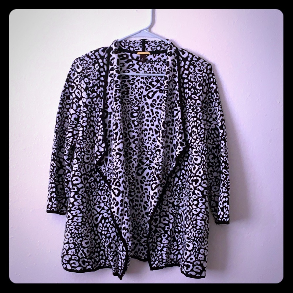 DANA BUCHMAN ANIMAL PRINT OPEN FRONT CARDIGAN SIZE LARGE